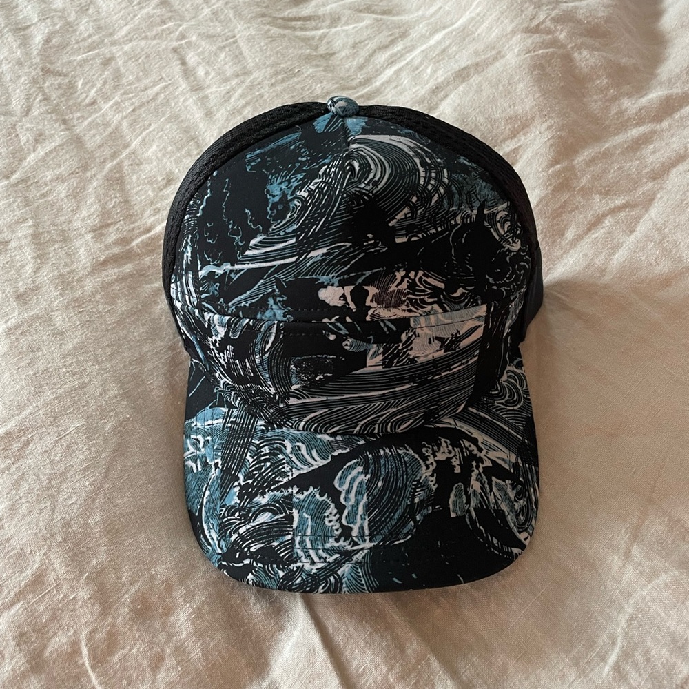 LULULEMON UNISEX HAT